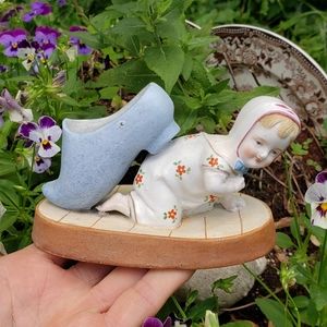 Victorian vase, child, shoe mint condition